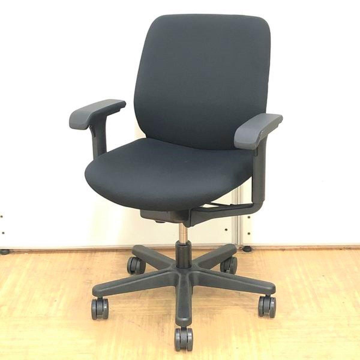 チェアに求められるすべての機能をコンパクトにまとめた肘付チェア　「トルテ（torte）」
【テレワーク・在宅ワーク　サポートします！】【AD】
                        トルテチェア
                                    中古
            