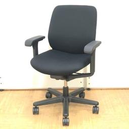 チェアに求められるすべての機能をコンパクトにまとめた肘付チェア　「トルテ（torte）」
【テレワーク・在宅ワーク　サポートします！】【AD】