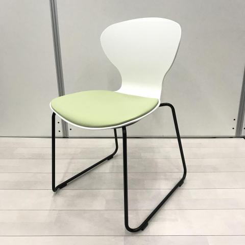 スタッキングチェア5　2脚　OKAMURA オカムラ（okamura） スタッキングチェア 一覧 - 中古オフィス家具なら