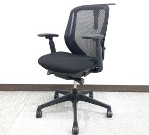 【前傾チルト機能付き】【オカムラ製品で最も人気を集める高機能チェア！】■オカムラ（okamura）製　シルフィ（Sylphy）チェア　肘付き　ローバック　背面メッシュ　■可動肘・ハンガー付き　■ブラック