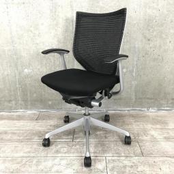 『先行掲載商品』【国産メッシュチェアの代表格！オフィスの執務室、会議室におすすめ！】■オカムラ(okamura)製　バロン(Baron)チェア　肘付　ローバック　背面メッシュ　■固定肘　■ブラック×ホワイトシェル