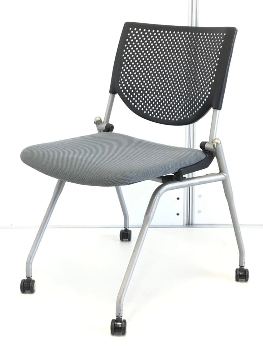 スペース空間を最大限に生かせる座面が跳ね上げ可能なネスティングチェア！
■オカムラ/プロスタック/グレー
                        プロスタック
                                    中古
            