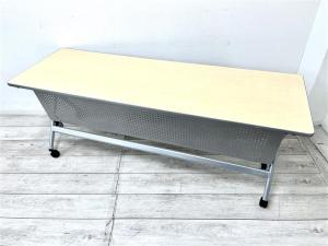 【おつとめ品】【定価約8万円】【横幅1800ｍｍサイズの人気商品！サイドスタックテーブルの入荷です！！！】■イトーキ製　ＮＸ　サイドスタックテーブル　■ナチュラル　※キャスター破損あり■2～3人での使用におすすめ！