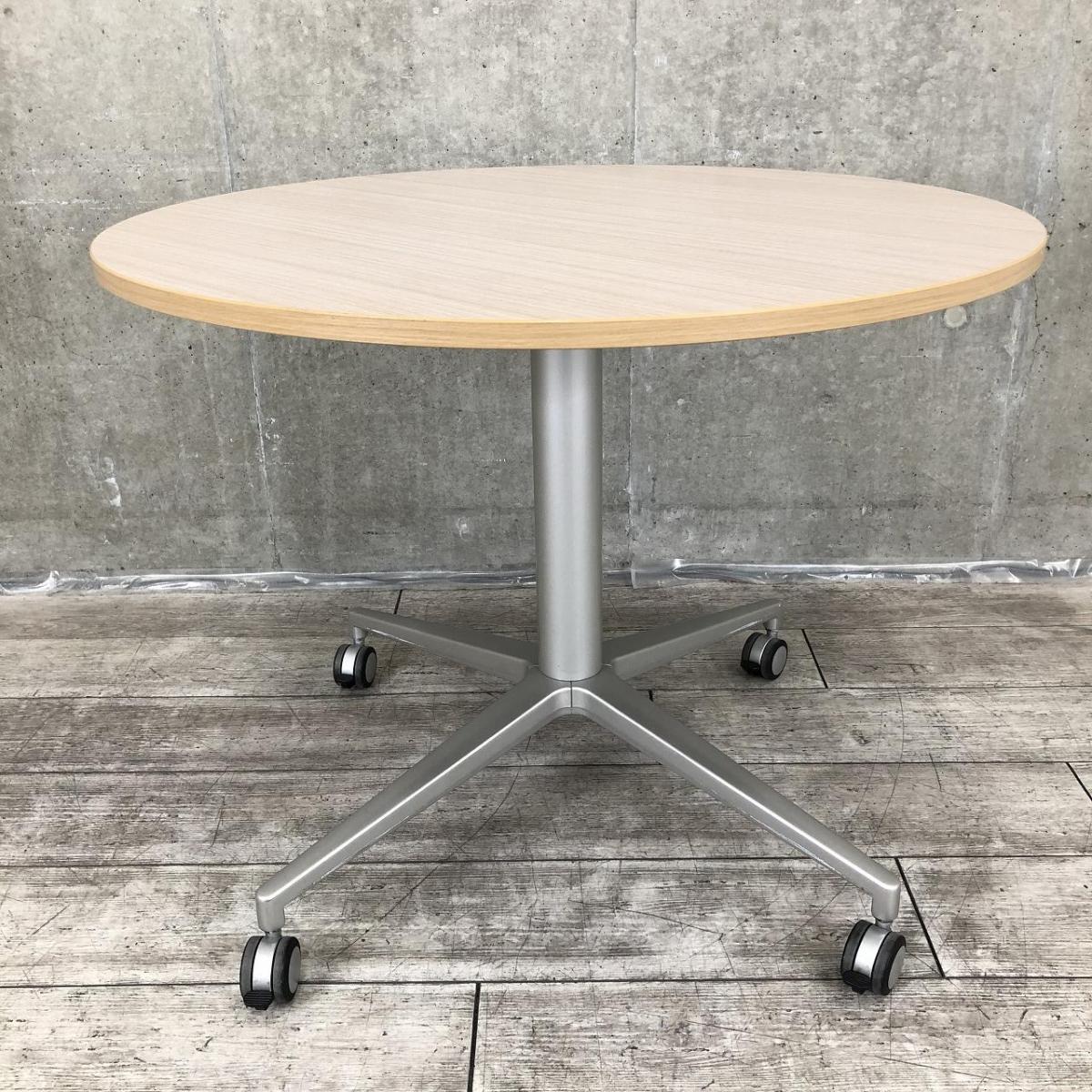 ちょっとしたミーティングや休憩室にぴったり！キャスター付きでフレキシブルに！
■イトーキ/DEシリーズ/ナチュラル　天板カラー:ファインウォールナット　丸テーブル　ミーティングテーブル　Φ900×H700㎜　 キャスター付き　ABW　【外部倉庫在庫品】【AO】【TOGS】
                        DEシリーズ
                                    中古
            