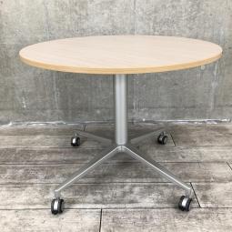 ちょっとしたミーティングや休憩室にぴったり！キャスター付きでフレキシブルに！
■イトーキ/DEシリーズ/ナチュラル　天板カラー:ファインウォールナット　丸テーブル　ミーティングテーブル　Φ900×H700㎜　 キャスター付き　ABW　【外部倉庫在庫品】【AO】【TOGS】