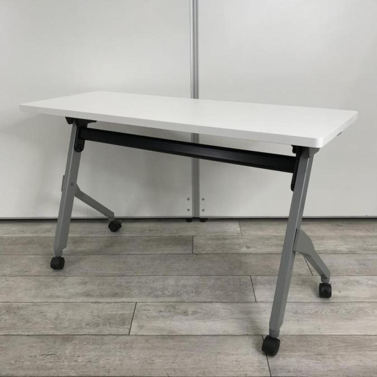 【外部倉庫在庫品】天板跳ね上げ式でスペースの有効化も！コンパクトサイズの定番サイドスタックテーブルが入荷！キャスター付きで移動も楽々！【AO】【TOGS】
■オカムラ/フラプター/ホワイト　幅1200×奥行450　幕板付き
                        フラプター
                                    中古
            