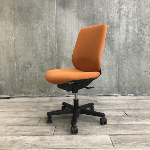 【中古】トルテチェア KZ-130GB-T1D3 イトーキ（ITOKI） 肘無ローバックチェア