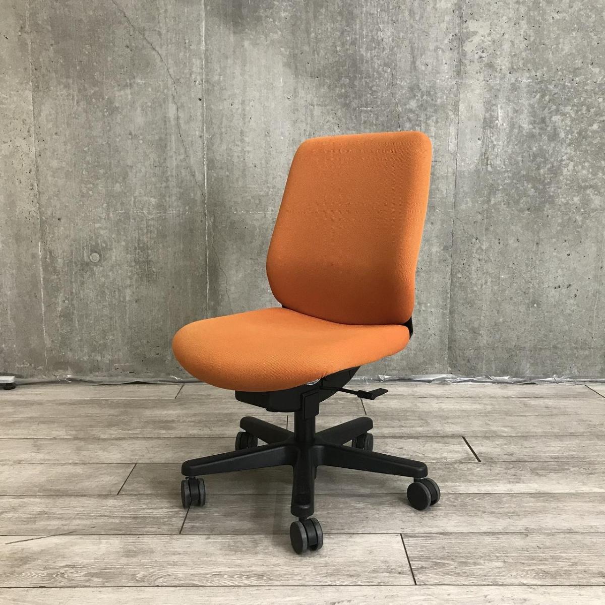 【関東倉庫在庫品】【オフィスにゆとりをもたらすシンプル＆スペースレス！コンパクトに使えて優しい使い心地！ 】【在庫入替セール品】■イトーキ製　トルテ　肘なしローバックチェア　■オレンジ【弊社使用欄：A01021416】【ECBMC】
                        トルテチェア
                                    中古
            