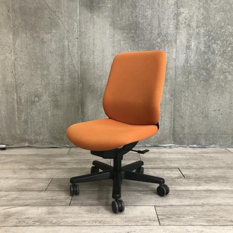 【中古】トルテチェア KZ-130GB-T1D3 イトーキ（ITOKI） 肘無ローバックチェア