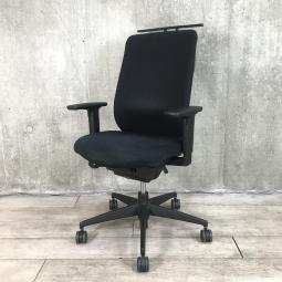 【高機能で快適・座れば納得のワーキングチェア！背面構造が体にフィット！】■コクヨ(KOKUYO)製　ベルガー(BELGER)チェア　肘付　ハイバック　クッションタイプ　■可動肘・ハンガー付　■ブラック【弊社使用欄：A01047465】