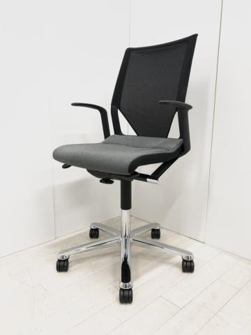 【中古】モダス  Wilkhahn（ウィルクハーン） 肘付ローバックチェア