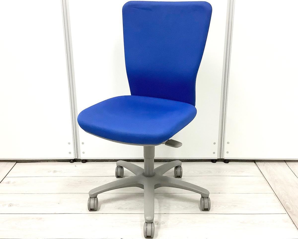 【まさに定番のオフィスチェア！】長年愛されるロングセラー商品！厚めのクッションで疲れにくい！
■オカムラ/カロッツァチェア（Carrozza）/ブルー×グレーシェル　肘付　ハイバック
                        カロッツァチェア
                                    中古
            