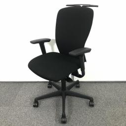 ■オカムラ(okamura)製　■スラート (Sulato)チェア　■ブラック（black）　■ハイバック　■肘付き/可動肘　■ハンガー付き　■オススメ/人気/定番商品　【弊社使用欄：A01041958】