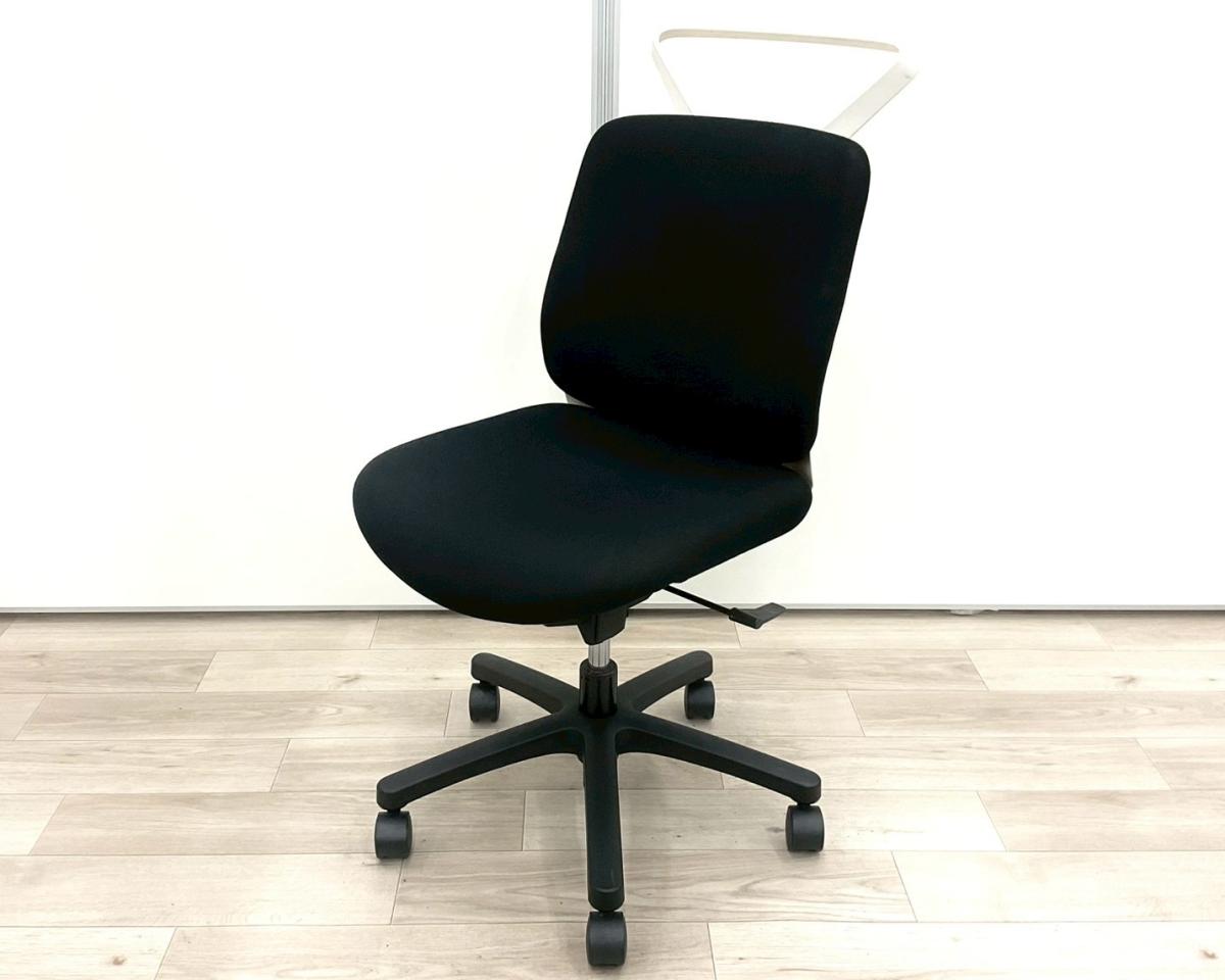 【在庫入替セール品！（本在庫限定価格）】■イトーキ(ITOKI)製　■トルテR(torteR)チェア　肘無し　ローバック　■ハンガー付　■ブラック×ホワイトシェル【弊社使用欄：A01043675】
                        トルテR
                                    中古
            