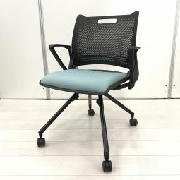 【大量入荷商品】【収納効率もよく会議室にうってつけ！】■オカムラ製　クリールシリーズ　ミーティングチェア　■ライトブルー×ブラック【OKT78】【関東倉庫在庫品】【弊社使用欄：】