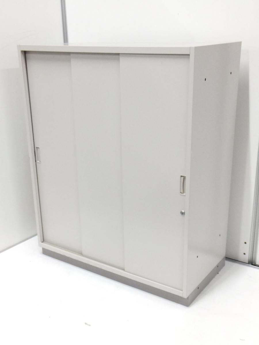 【真ん中も出し入れできて使いやすい！】■イトーキ　シンラインシリーズ　3枚引戸書庫セット　■スペースを圧迫しない引違い扉タイプ！【ITOKI　THIN LINE CABINET】
                        シンライン
                                    中古
            