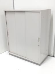 【真ん中も出し入れできて使いやすい！】■イトーキ　シンラインシリーズ　3枚引戸書庫セット　■スペースを圧迫しない引違い扉タイプ！【ITOKI　THIN LINE CABINET】