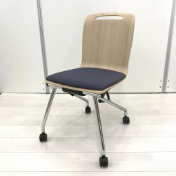 【大量入荷商品】【デザイン性のあるスタッキングチェア！打合せや会議室、休憩スペースなど使いどころ様々！】■オカムラ製　サリトロ　ミーティングチェア　■ブラック×木目調ナチュラル【OKT80】【関東倉庫在庫品】【弊社使用欄：】