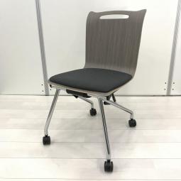 【大量入荷商品】【デザイン性のあるチェア！打合せや会議室、休憩スペースなど使いどころ様々！】■オカムラ製　サリトロ　ミーティングチェア　■ブラック×木目調ダーク【OKT81】【関東倉庫在庫品】【弊社使用欄：】