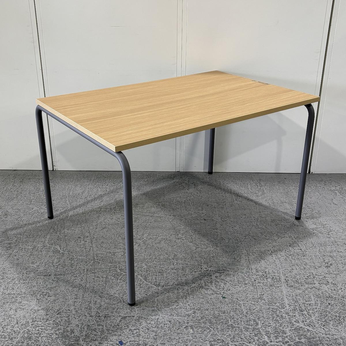 【関西倉庫在庫品】【シンプルで美しいミーティングテーブル！4人程度のご利用に最適！】■コクヨ（KOKUYO）製　DAYS OFFICE・pile pipe（デイズオフィス　パイルパイプ）　ミーティングテーブル　■W1200×D800×H720㎜　 4本脚　■木目調ナチュラル天板
                        DAYS OFFICE（デイズオフィス）
                                    中古
            