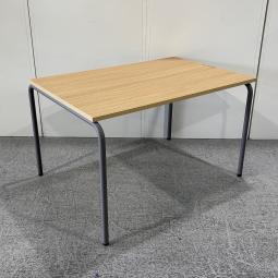 【シンプルで美しいミーティングテーブル！4人程度のご利用に最適！】■コクヨ（KOKUYO）製　DAYS OFFICE・pile pipe（デイズオフィス　パイルパイプ）　ミーティングテーブル　■W1200×D800×H720㎜　 4本脚　■木目調ナチュラル天板