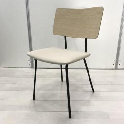 【オシャレな木目調！カフェスペースや休憩スペースにオススメ！】■オカムラ製　L450シリーズ　ミーティングチェア　■木目調ナチュラル×グレー【OKT105】【関東倉庫在庫品】【弊社使用欄：】