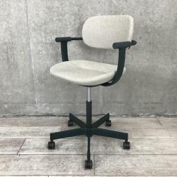 【限定1脚入荷！早い者勝ちです】◆イトーキ/バーテブラ03　ミーティングチェア　《オフィスバスターズ福岡博多店は、福岡を拠点として、日本全国へ中古オフィス用品・オフィス家具を提供しております》