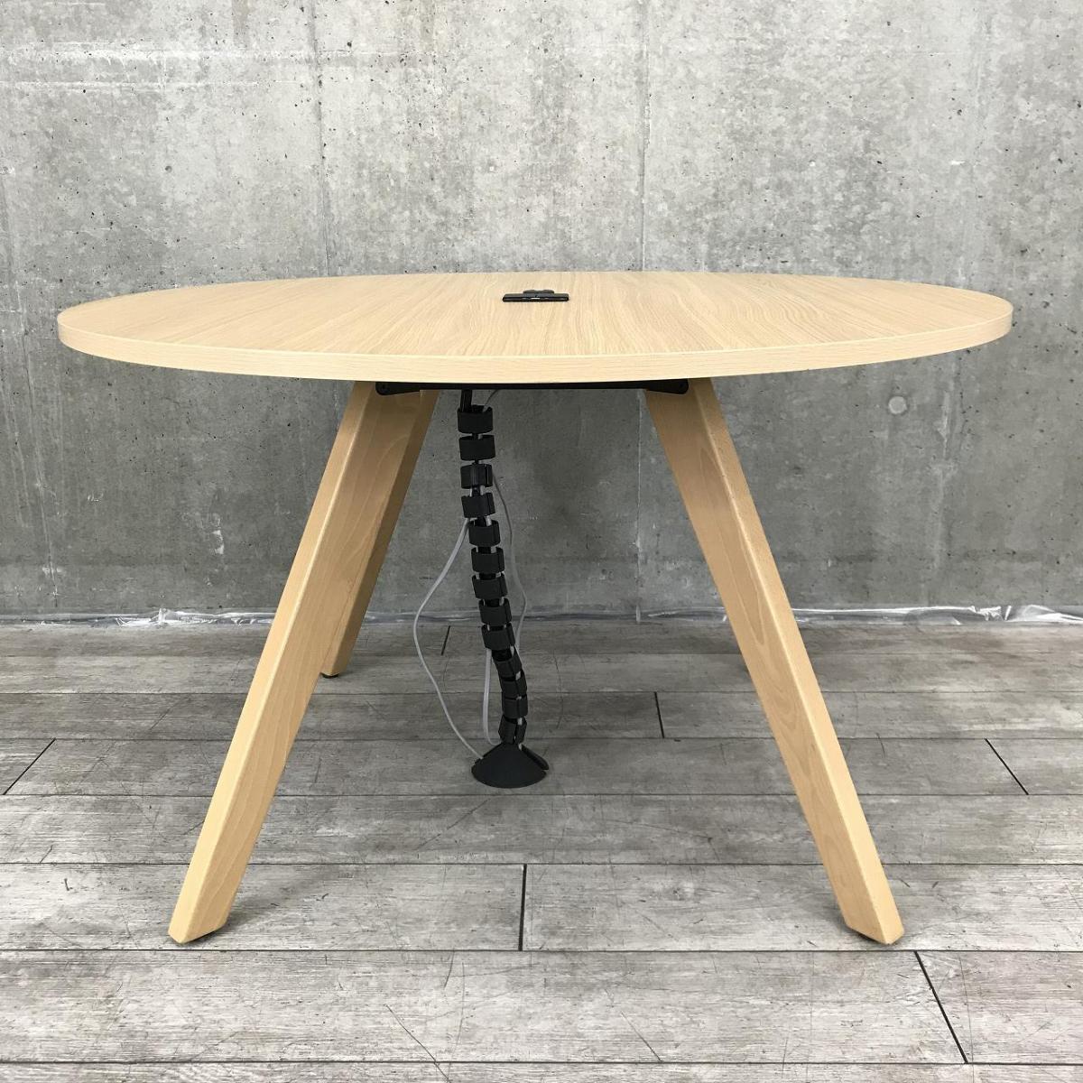 【リフレッシュルームや会議スペースに！】/オススメ(おすすめ) /人気商品【弊社使用欄：A01041732】■ウッドチルト　丸テーブル　幅1200㎜　■電源タップ付　■木目ナチュラル/コクヨ製（KOKUYO）製　デイズオフィス（DAYS OFFICE）シリーズ/
                        DAYS OFFICE（デイズオフィス）
                                    中古
            