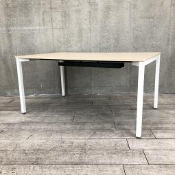 【会議や打ち合わせにオススメの人気ミーティングテーブル！シンプルなデザインで様々な空間にフィットする定番商品！】■ウチダ(UCHIDA)製　ミーティングテーブル　会議用　W1500×D900㎜　■配線カバー付　■天板：木目ナチュラル/4本脚：ホワイト【弊社使用欄：A01050121】