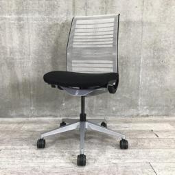 【関西倉庫在庫品】■スチールケース（Steelcase）　シンク（think）チェア　肘無ハイバック　■ベージュ　■2015年以降モデル　【弊社使用欄：A01044264】