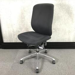 【人間工学に基づいた快適な座り心地！体の動きを自然にサポート！】■オカムラ(okamura)製　ゼファー(Zephyr)チェア　肘無　ハイバック　クッションタイプ　■ブラック【弊社使用欄：A01050069】【KN】