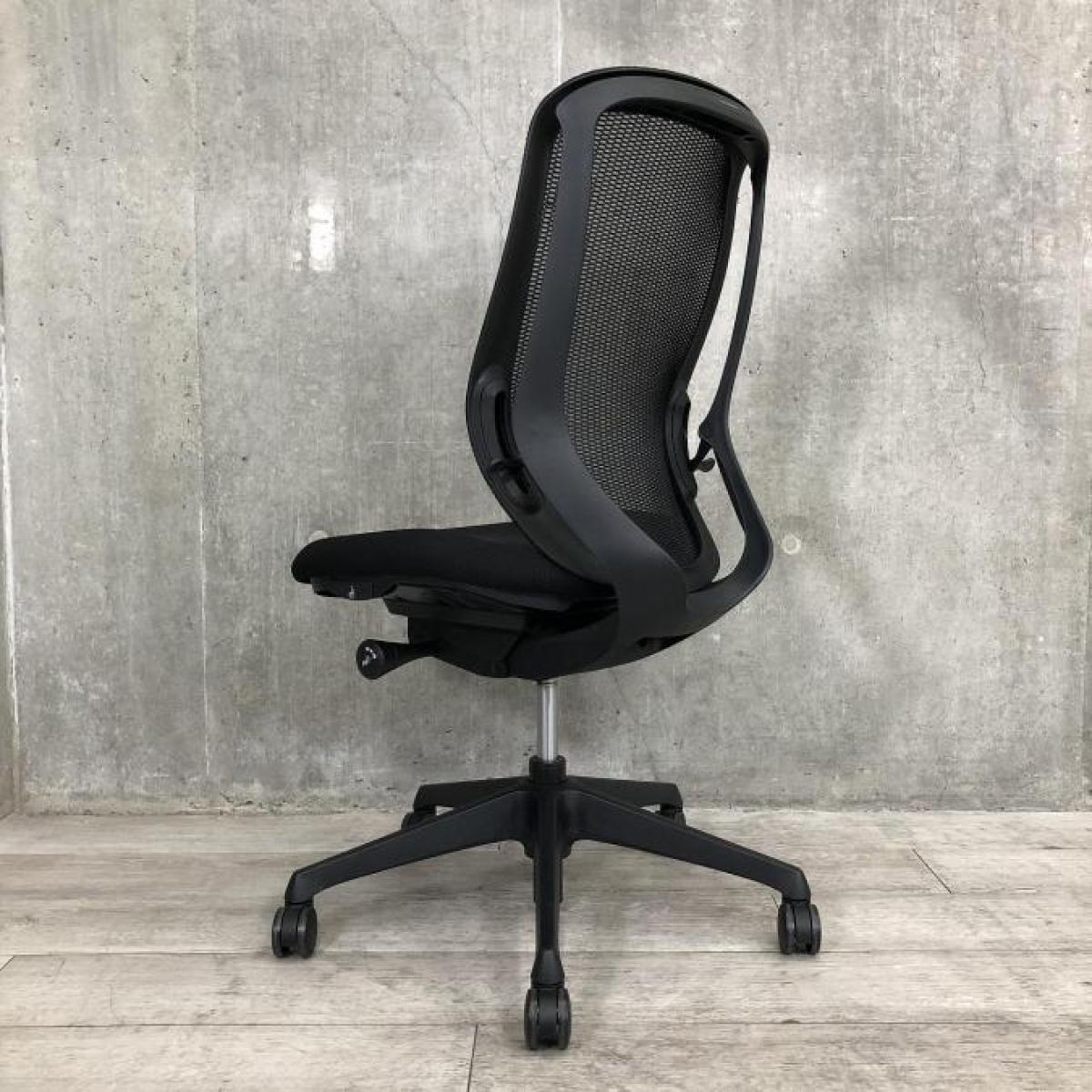 bn　オカムラ　シルフィーチェア　前傾機能　ハイバック　メッシュタイプ　中古 中古】シルフィーメッシュ オカムラ/okamura 肘無ハイバックチェア