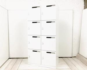 【フリーアドレスの相棒！ダイヤル錠タイプの8人用メールロッカー！】■コクヨ（KOKUYO）製　エディアシリーズ　8人用ロッカー　パーソナルロッカー　■投函口付　■ダイヤル錠　■ホワイト　※非常解除キーは付属ございません。 ※日焼け有【AD】