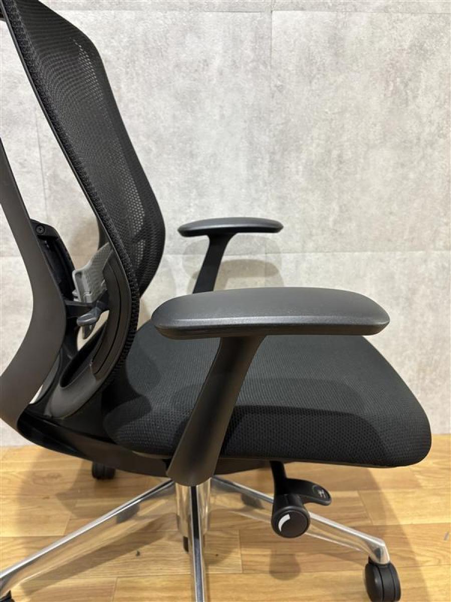 bm　オカムラ　シルフィーチェア　前傾機能　ハイバック　メッシュタイプ　中古 中古】シルフィーメッシュ オカムラ/okamura 肘付ハイバックチェア