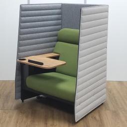 ★イトーキ製　インテント 　リーフグリーン　W998xD922xH1300サイズ　コンセント：4口/USB：2口/ドリンクホルダー/タブレット立て付き　周囲が気にならない快適な空間！　オンライン用ブース　ワークブース　1人用フォーカスブース！！