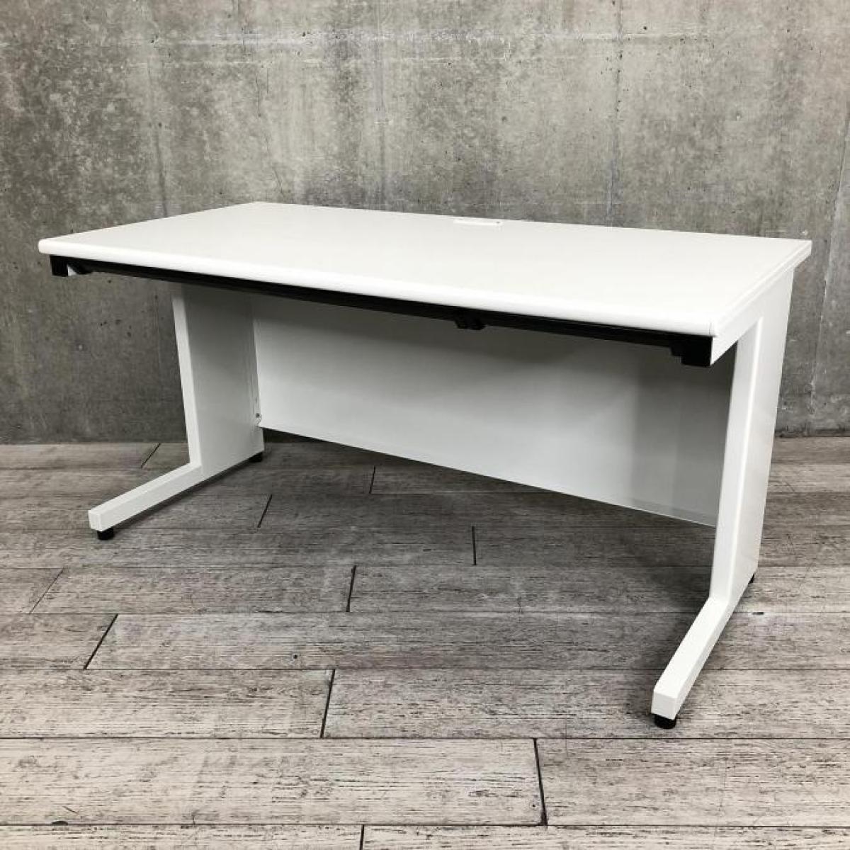 【定価約5万円】【ゆとりのあるワークスペースで作業効率アップ！デュアルディスプレイや資料を広げる方に！】■プラス(PLUS)製　フラットラインシリーズ　平机　引き出し付き　1400×D700×H700㎜　■ホワイト 【弊社使用欄：A01050262】
                        フラットライン
                                    中古
            