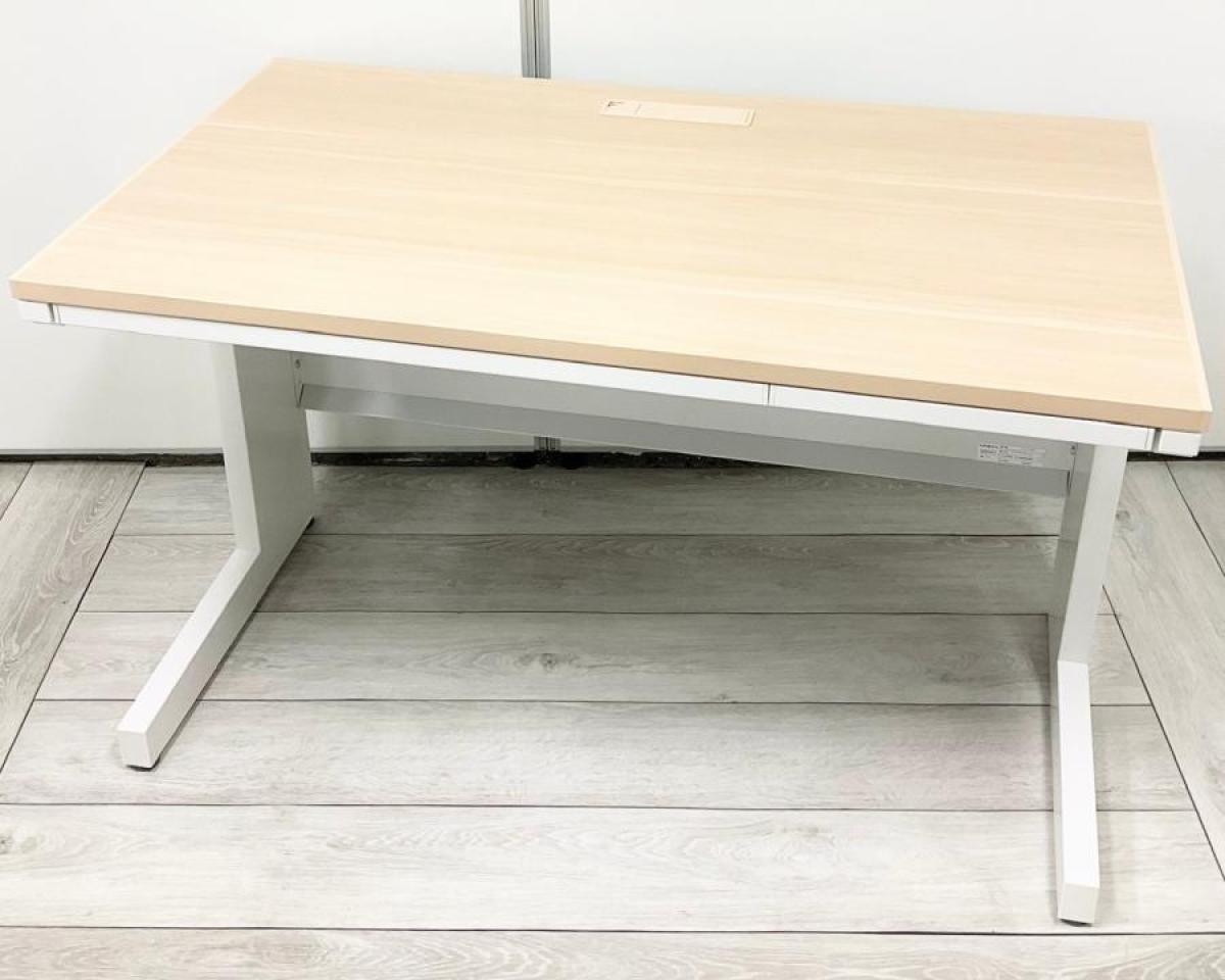 人気ナチュラル天板・幅1200㎜のデスクで居心地の良いオフィスに！
■ウチダ/スカエナSタイプシリーズ（SCAENA Stype）/天板ナチュラル　本体ホワイト　引き出し付きオフィスデスク　■W1200×D700×H720㎜
                        スカエナ
                                    中古
            