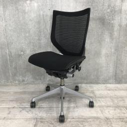 【ベストなポジションが得られる先進設計！長時間の着座でも疲れにくいサポート感！】■オカムラ（okamura）製　バロンチェア（Baron）　肘無し　ローバック　背・座面メッシュ　■ブラック×ブラックシェル 【弊社使用欄：A01044180】