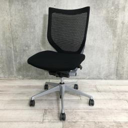 【ベストなポジションが得られる先進設計！長時間の着座でも疲れにくいサポート感！】■オカムラ（okamura）製　バロンチェア（Baron）　肘無し　ローバック　背面メッシュ　■ブラック×ブラックシェル 【弊社使用欄：A01044328】