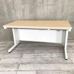 【残り3台！ナチュラル天板のコスパ高い商品！】プラス製　フラットライン　平机　PCデスク　天板：ナチュラル　本体：ホワイト　《オフィスバスターズ福岡博多店は、福岡を拠点として、日本全国へ中古オフィス用品・オフィス家具を提供しております》