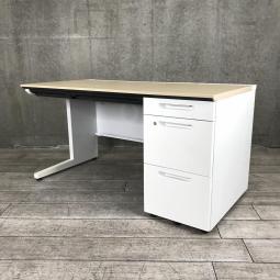 【広々としたワークスペースで快適なデスクワークを！】■コクヨ（KOKUYO）製　アイエス（iS）シリーズ　■本体：ホワイト天板：ナチュラル　　《オフィスバスターズ福岡博多店は、福岡を拠点として、日本全国へ中古オフィス用品・オフィス家具を提供しております》