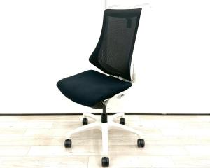 【在庫入替セール品】■ITOKI/イトーキ　■エフチェア　■ブラック×ホワイトシェル　■ハンガー付き　■肘無し　■背面/メッシュ　■オススメ/人気/定番商品　【弊社使用欄：A01021072】k【KN】