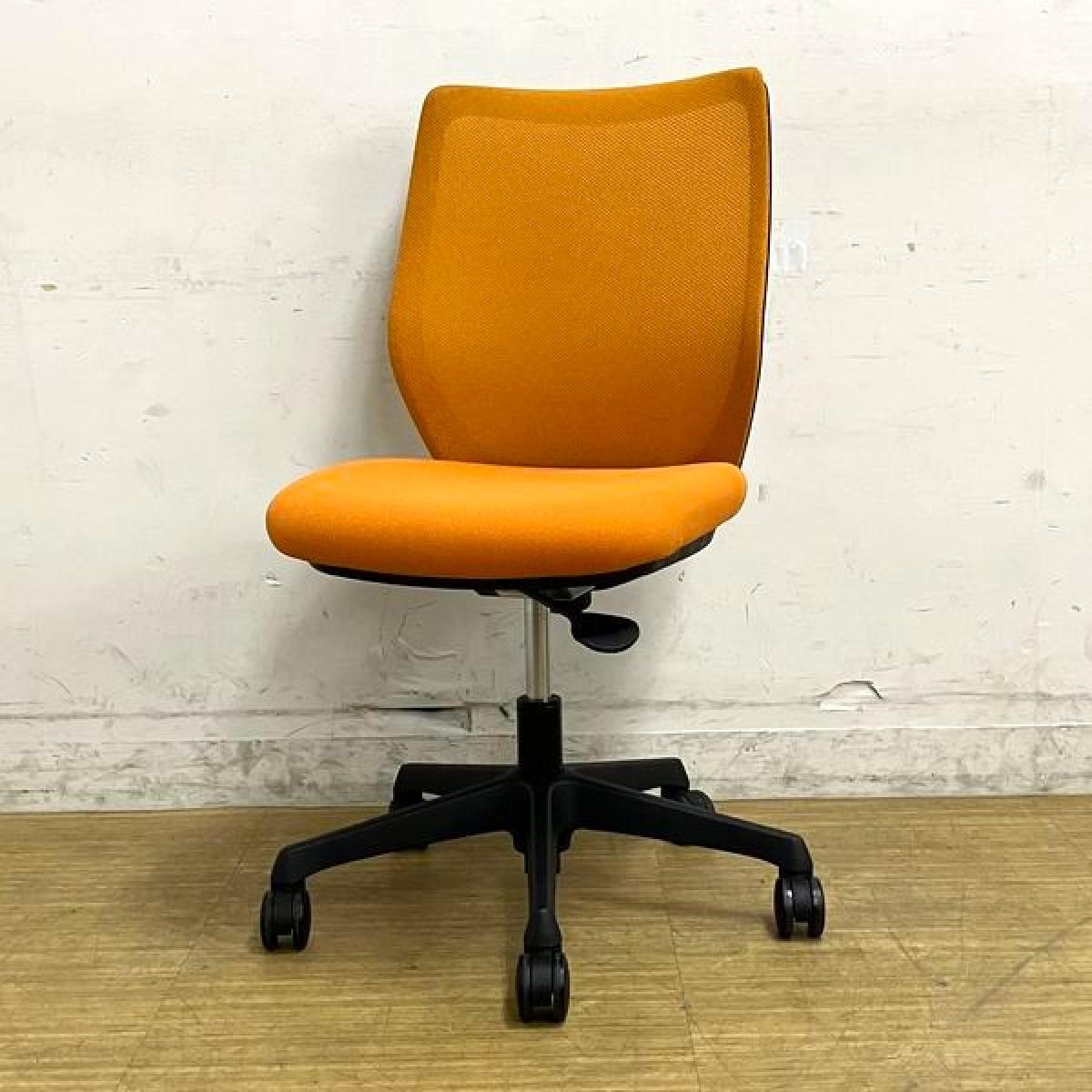 【在庫入替セール】オカムラ　CG-Mチェア　背メッシュ　肘無しチェア　オレンジ×ブラックフレーム　コンパクトなサイズ感で小柄な方にもオススメ
                        CG-M メッシュ
                                    中古
            