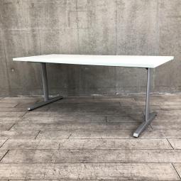 【ちょっとした打ち合わせや作業にもオススメの会議テーブル！シンプルなデザイン性でさまざまスペースに適応！】■オカムラ(okamura)製　8177シリーズ　ミーティングテーブル　矩形　W1800×D750㎜　■天板：ホワイト/T字脚：シルバー【弊社使用欄：A01044965】