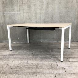 【会議や打ち合わせにオススメの人気ミーティングテーブル！シンプルなデザインで様々な空間にフィットする定番商品！】■ウチダ(UCHIDA)製　ミーティングテーブル　会議用　W1500×D900㎜　■配線カバー付　■天板：木目ナチュラル/4本脚：ホワイト【弊社使用欄：A01050121】