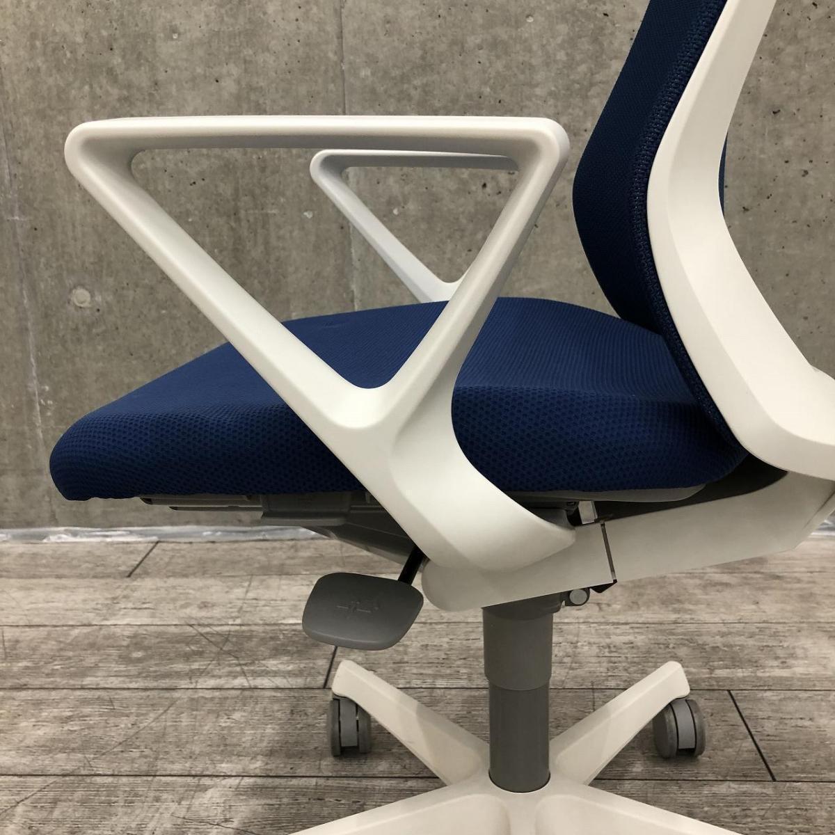 中古】フルーエントチェア CB31WW FKB3 オカムラ/okamura 肘付ロー