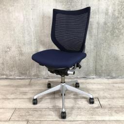 【ベストなポジションが得られる先進設計！長時間の着座でも疲れにくいサポート感！】■オカムラ（okamura）製　バロンチェア（Baron）　肘無し　ローバック　背面メッシュ　■ダークブルー ×ブラックシェル 【弊社使用欄：A01048172】【ID】