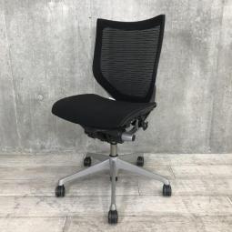 【ベストなポジションが得られる先進設計！長時間の着座でも疲れにくいサポート感！】■オカムラ（okamura）製　バロンチェア（Baron）　肘無し　ローバック　背・座面メッシュ　■ブラック×ブラックシェル 【弊社使用欄：A01044180】【ID】