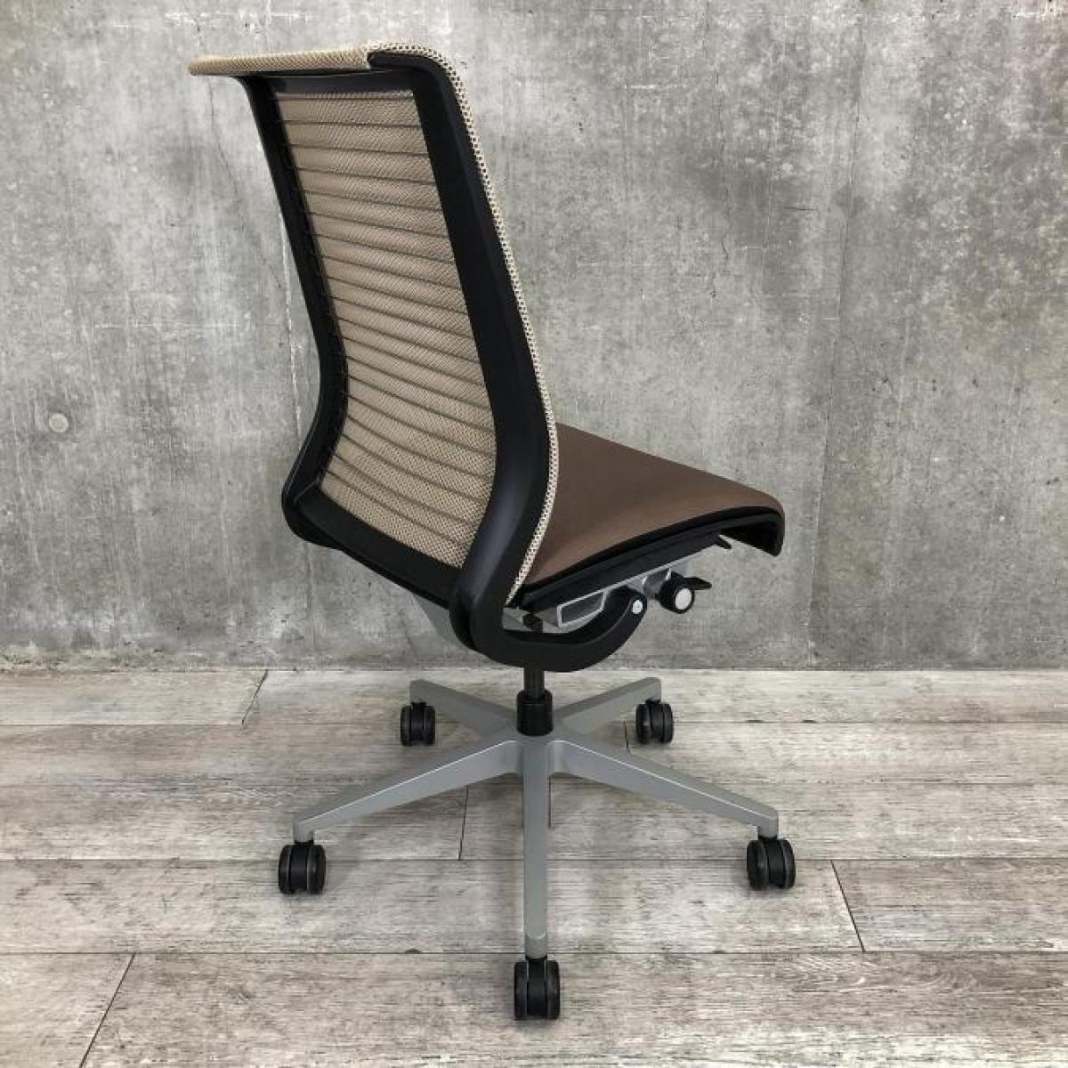 スチールケース　Think シンクチェア　背3Dニット　可動肘　メッシュチェア 内田洋行 スチールケース Steelcase オフィスチェア Think シンク