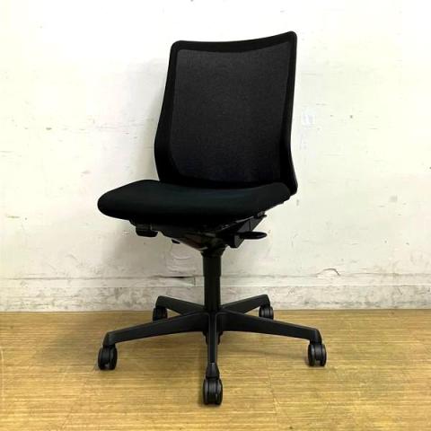 オカムラ　フルーエント　肘無しローバックモデル　背メッシュ　ブラック×ブラックフレーム【愛知・名古屋・豊田・静岡・浜松】